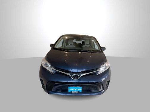 2020 Toyota Sienna LE