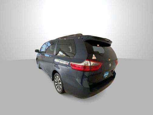 2020 Toyota Sienna LE