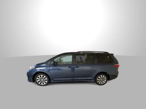 2020 Toyota Sienna LE