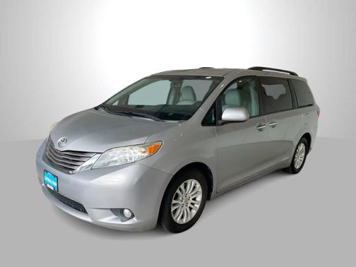 Silver Sky Metallic 2016 Toyota Sienna XLE