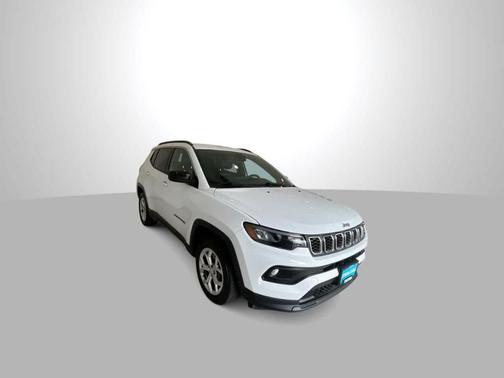 Bright White Clearcoat 2024 Jeep Compass Latitude