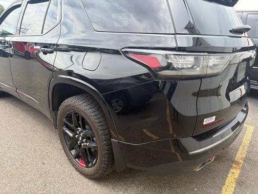 Mosaic Black Metallic 2020 Chevrolet Traverse Premier