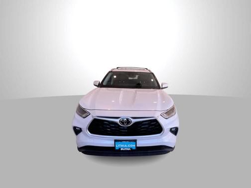 Wind Chill Pearl 2022 Toyota Highlander XLE