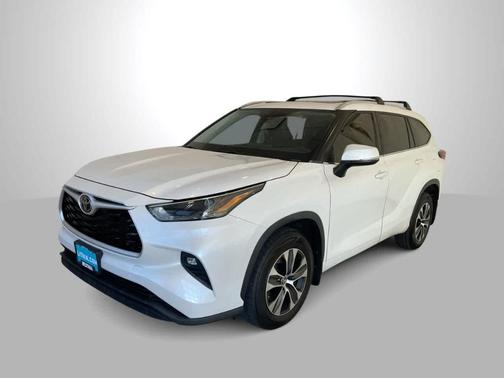 Wind Chill Pearl 2022 Toyota Highlander XLE