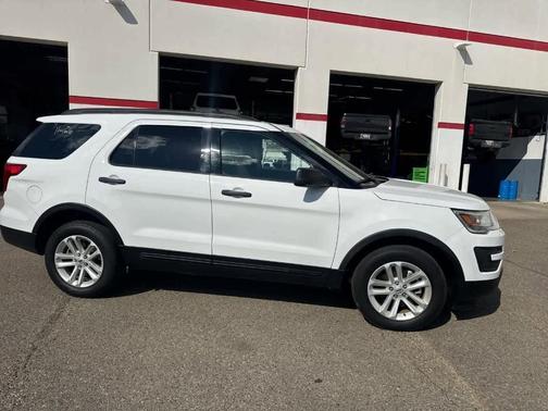 2017 Ford Explorer Base