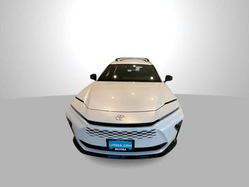 2025 Toyota Crown Signia XLE