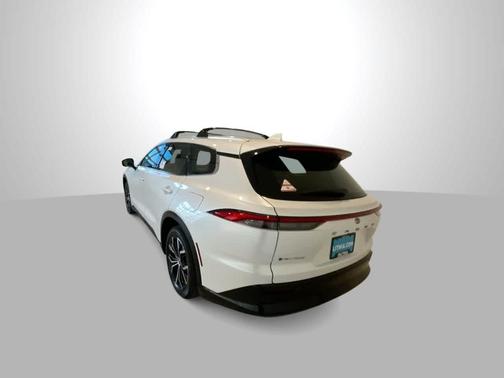 2025 Toyota Crown Signia XLE