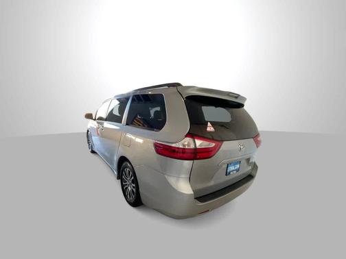 2019 Toyota Sienna XLE