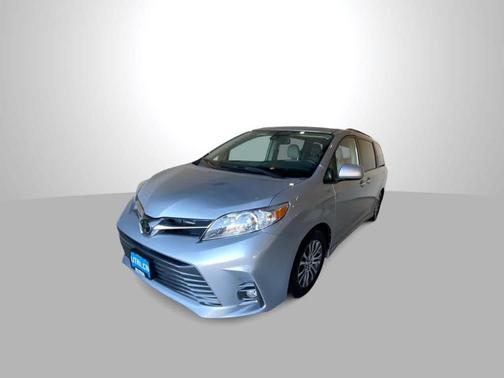 2019 Toyota Sienna XLE