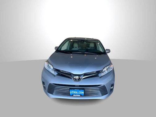 2019 Toyota Sienna XLE