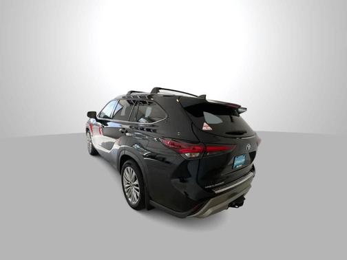 Midnight Black Metallic 2024 Toyota Highlander Platinum