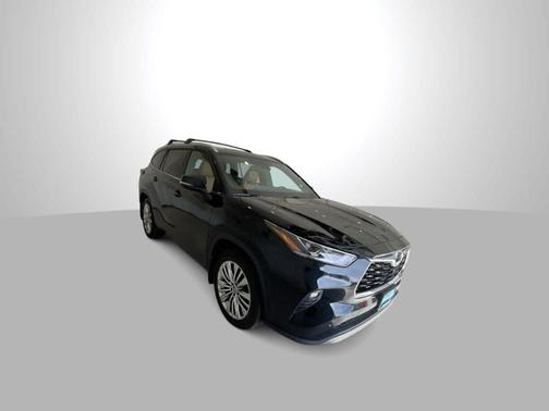Midnight Black Metallic 2024 Toyota Highlander Platinum