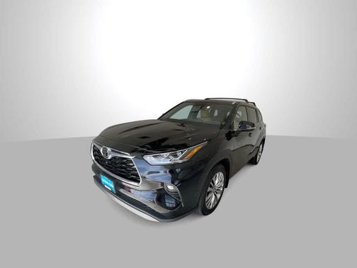 Midnight Black Metallic 2024 Toyota Highlander Platinum