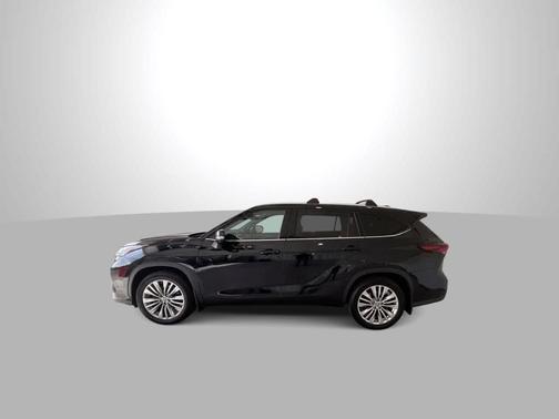 Midnight Black Metallic 2024 Toyota Highlander Platinum