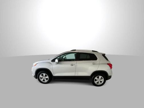 Silver Ice Metallic 2019 Chevrolet Trax LT