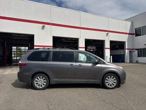 2017 Toyota Sienna XLE
