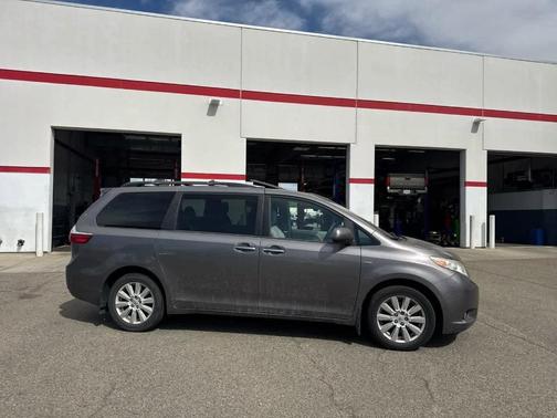 2017 Toyota Sienna XLE