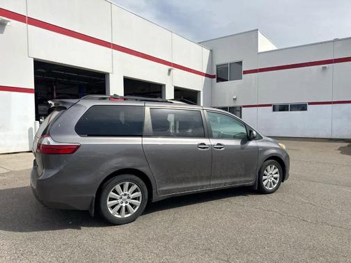 2017 Toyota Sienna XLE