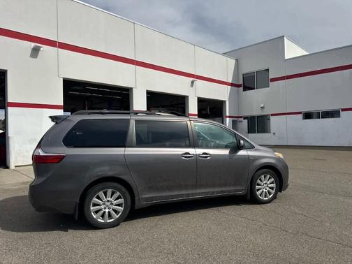 2017 Toyota Sienna XLE
