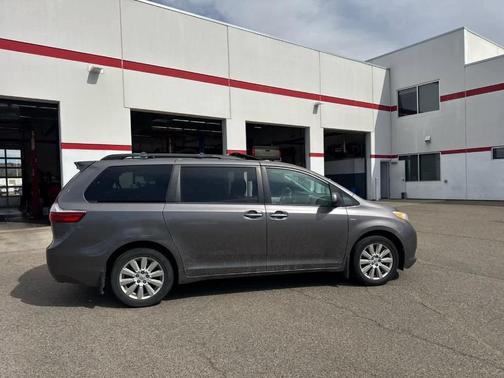 2017 Toyota Sienna XLE