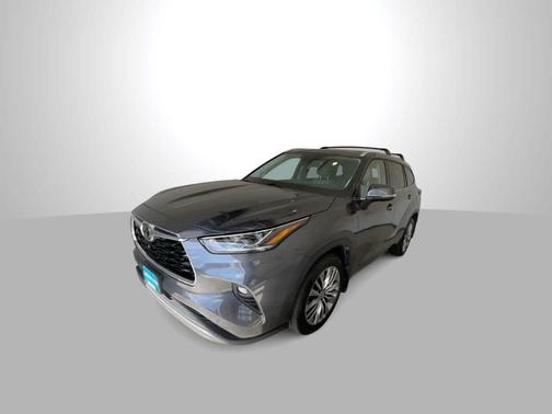 Magnetic Gray Metallic 2021 Toyota Highlander Platinum