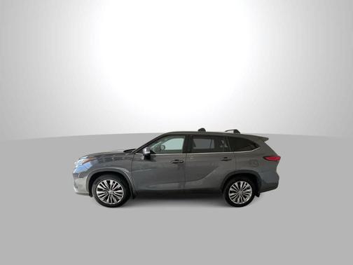 Magnetic Gray Metallic 2021 Toyota Highlander Platinum