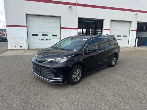 2022 Toyota Sienna XLE