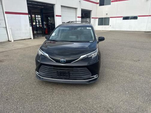 2022 Toyota Sienna XLE