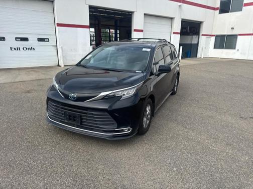 2022 Toyota Sienna XLE