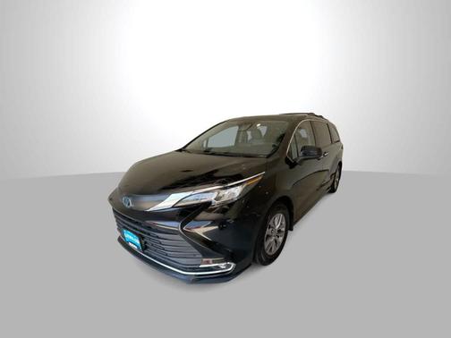 2022 Toyota Sienna XLE