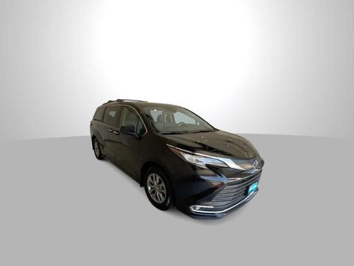 2022 Toyota Sienna XLE