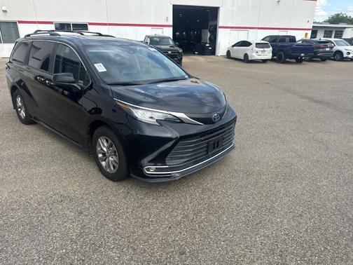 2022 Toyota Sienna XLE