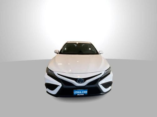 2022 Toyota Camry Hybrid SE