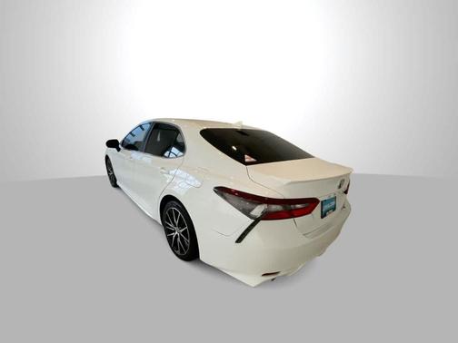 2022 Toyota Camry Hybrid SE