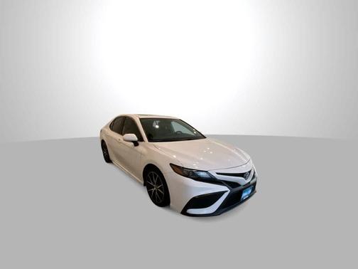 2022 Toyota Camry Hybrid SE