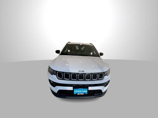 Bright White Clearcoat 2024 Jeep Compass Latitude
