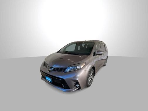 2020 Toyota Sienna SE