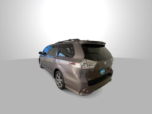 2020 Toyota Sienna SE