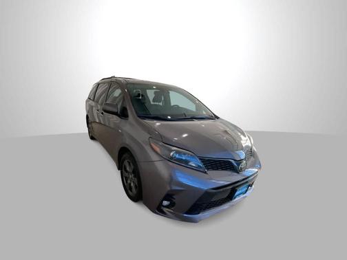 2020 Toyota Sienna SE