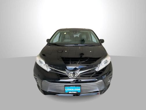 2020 Toyota Sienna XLE