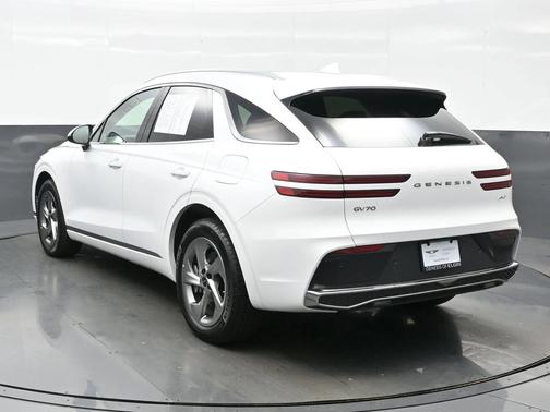 2026 Genesis GV70 2.5T Select