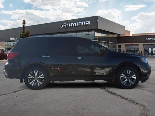 2019 Nissan Pathfinder S
