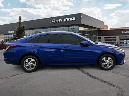 2023 Hyundai ELANTRA SE