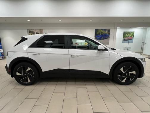 2026 Hyundai IONIQ 5 SE