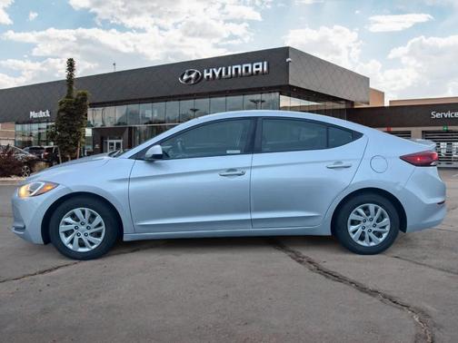 2018 Hyundai ELANTRA SE