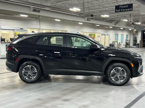 Ash Black 2026 Hyundai TUCSON Hybrid Blue SE
