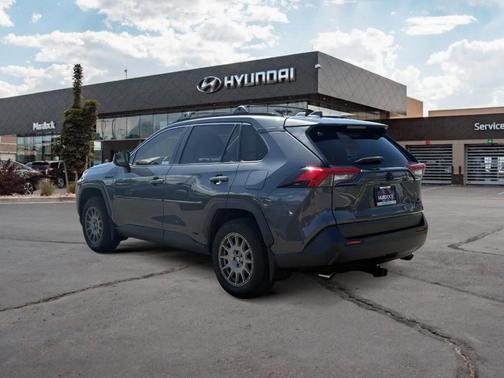 2020 Toyota RAV4 Hybrid LE