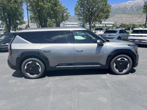Pebble Gray 2024 Kia EV9 Land