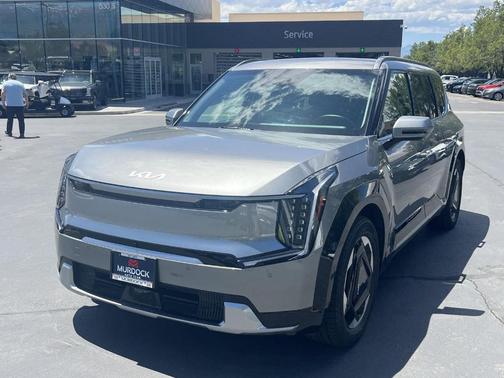 Pebble Gray 2024 Kia EV9 Land