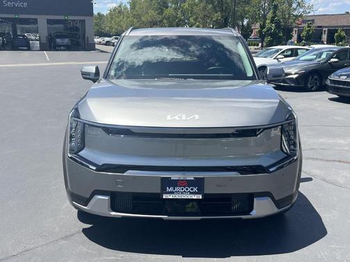 Pebble Gray 2024 Kia EV9 Land